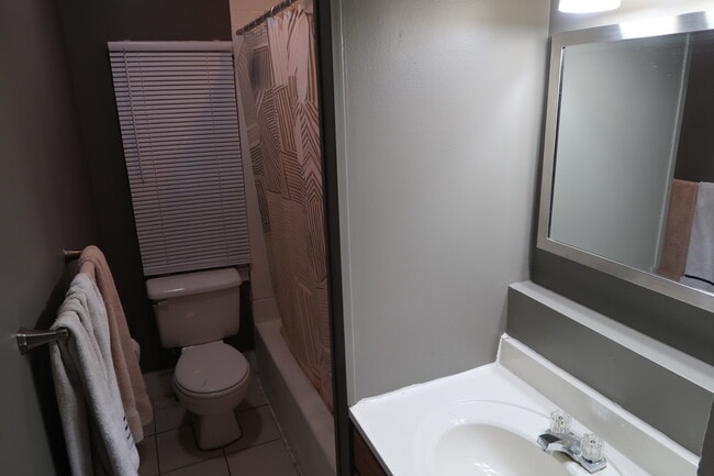 Building Photo - 1515-1517 Summit Street