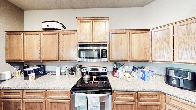 Building Photo - LIMITED-TIME MOVE-IN SPECIAL: Two Weeks Free Rent! Spacious 3 Bedroom, 2 Full Bath, with Attached...