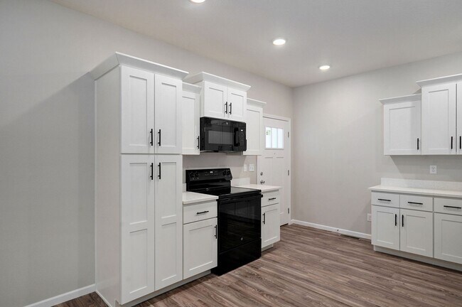 Building Photo - 307 S Florence Ave