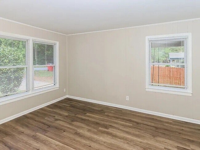 Building Photo - 4584 Shadow Lawn Dr
