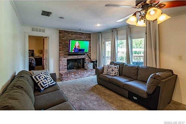 Building Photo - 3624 Gilbert Dr