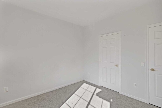 Building Photo - Modern 2-Bedroom, 2-Bath Condo in Grand Ju...