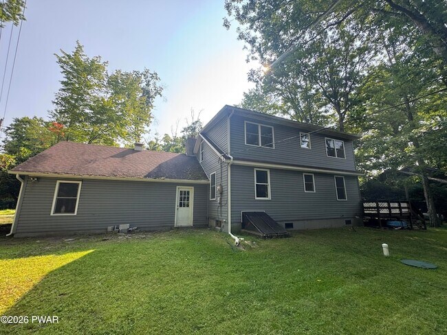 Building Photo - 6 Oak Dr