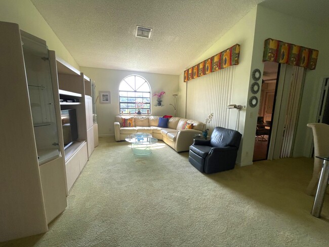 Building Photo - 5415 Verona Dr