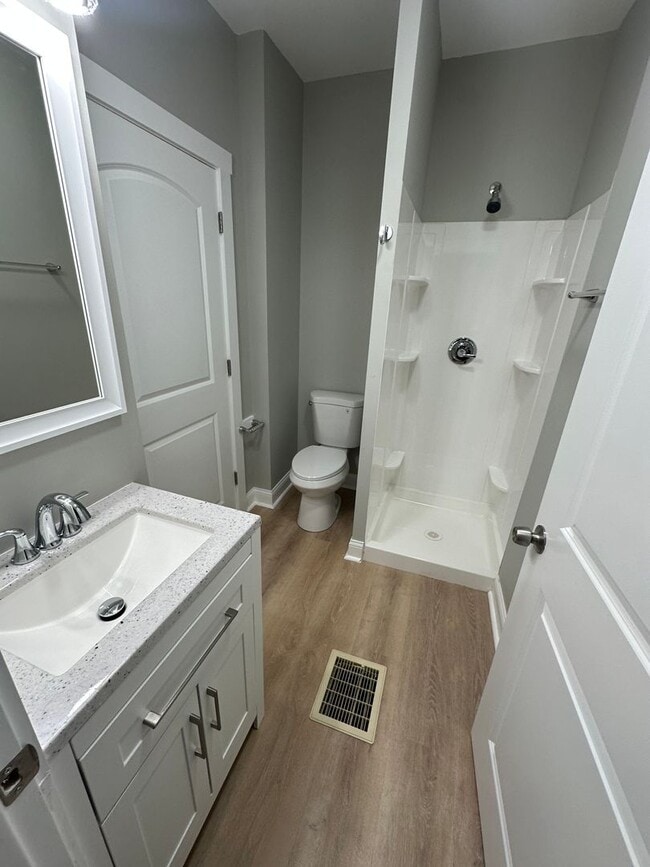 Building Photo - BEAUTIFUL RENOVATED NEW 4 BEDROOM 2 BATH H...