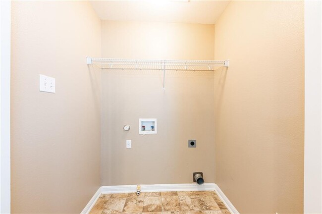 Building Photo - 438 Blackman Tr