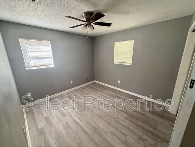 Building Photo - 3505 Fairview Dr