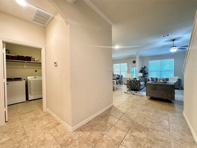Building Photo - 6818 Pear Point Ln