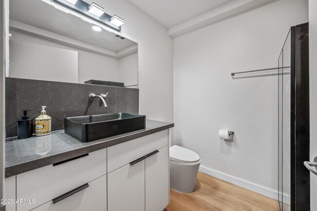 Building Photo - 7167 E Rancho Vista Dr