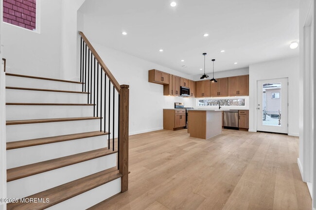 Building Photo - 211 Dewitt Ave