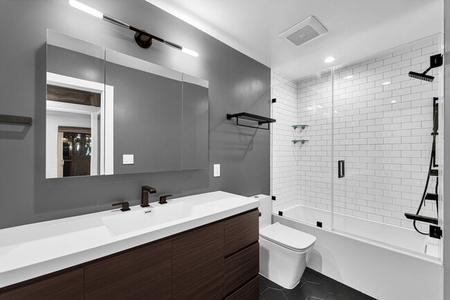 Building Photo - Beautifully Remodeled 1 Bed / 1 Bath with In-Unit Laundry + 3 Parking Spaces