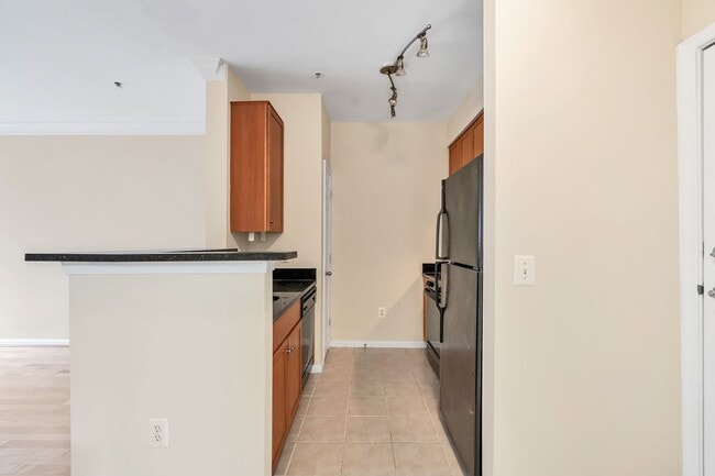 Building Photo - Beautiful 1 Bedroom 1 Bathroom Condo In Much Sought After Exchange At Van Dorn