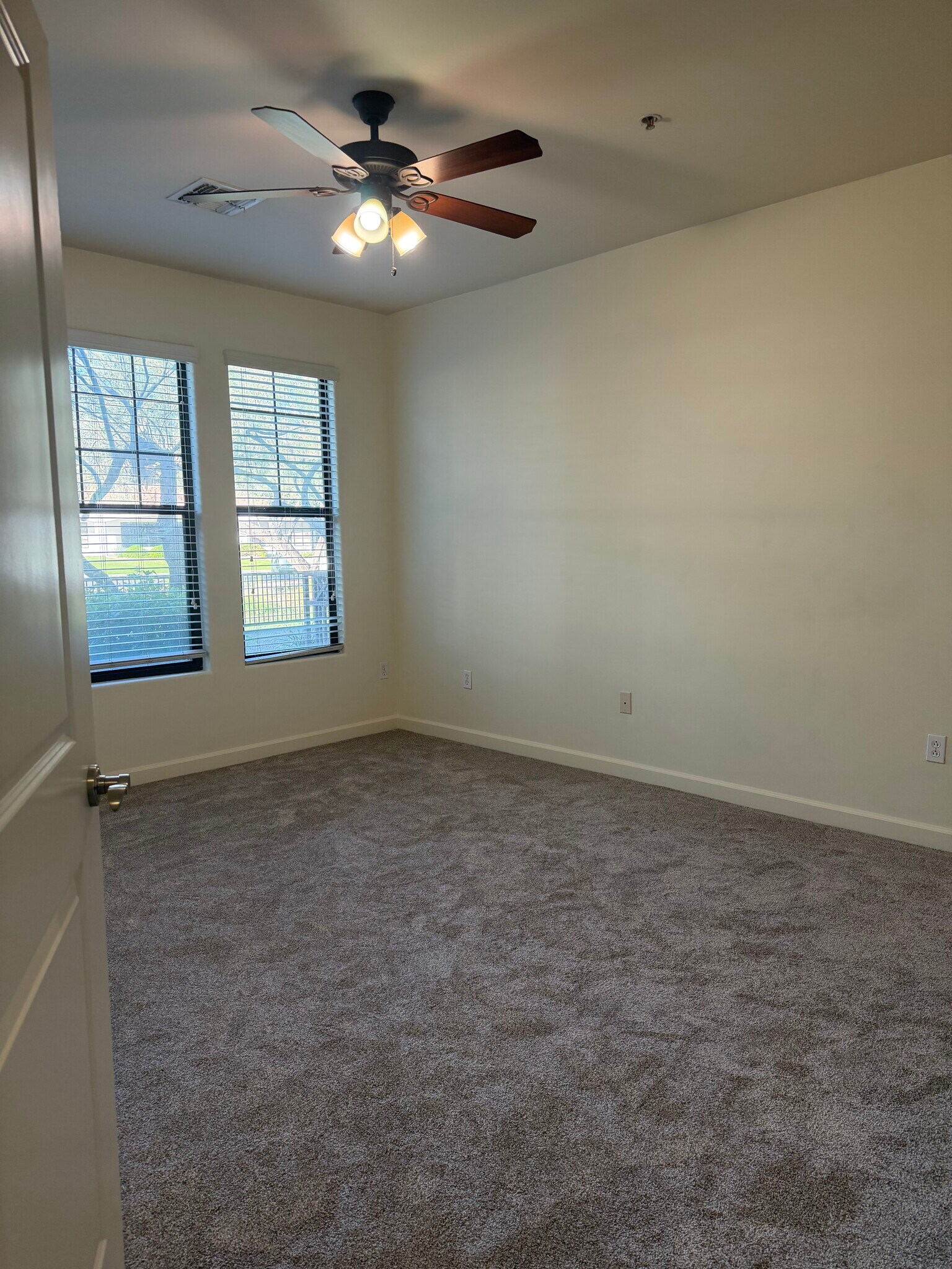 Building Photo - 7291 N Scottsdale Rd