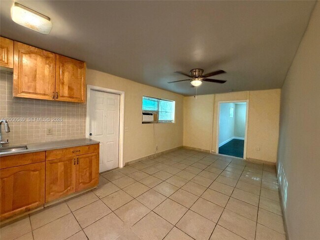 Building Photo - 518 NW 10th St