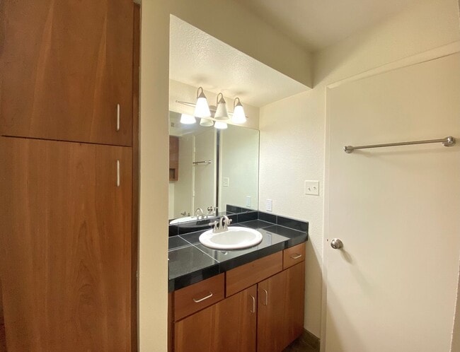 Building Photo - Beautiful Two-Bedroom Condo at The Reserve