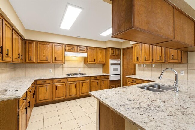 Building Photo - 25710 Pepper Ridge Ln