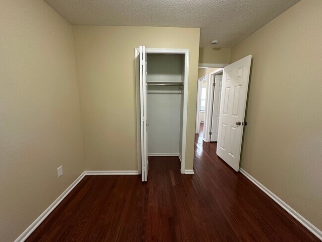 Building Photo - Adorable home on the NE side of Grand Rapids!