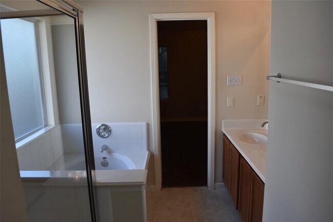 Building Photo - 15531 Forest Creek Farms Dr