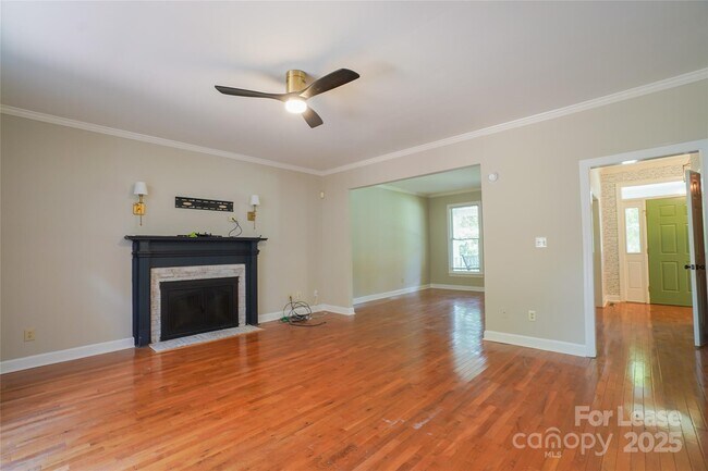 Building Photo - 6932 Foxglove Dr