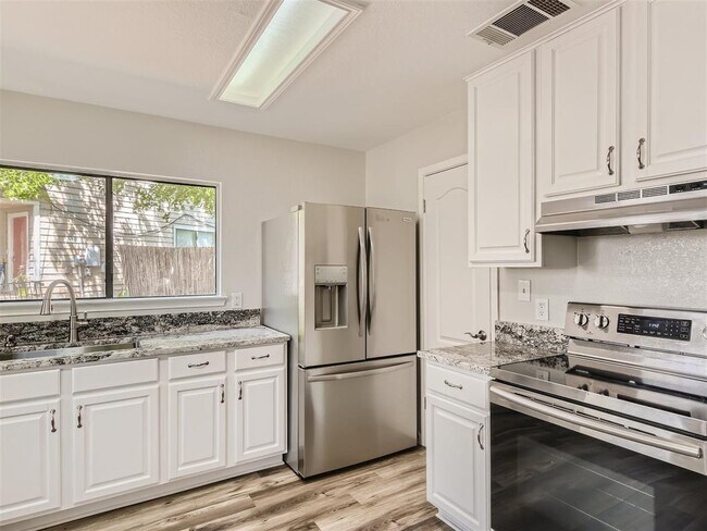 Building Photo - 1520 Curameng Cove