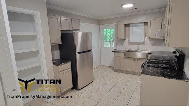 Building Photo - 2 bed/2 bath Apartment