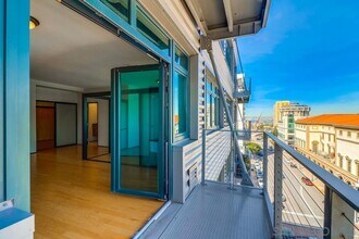 Building Photo - 2 bedroom downtown, 2 bath and 2 parking s...