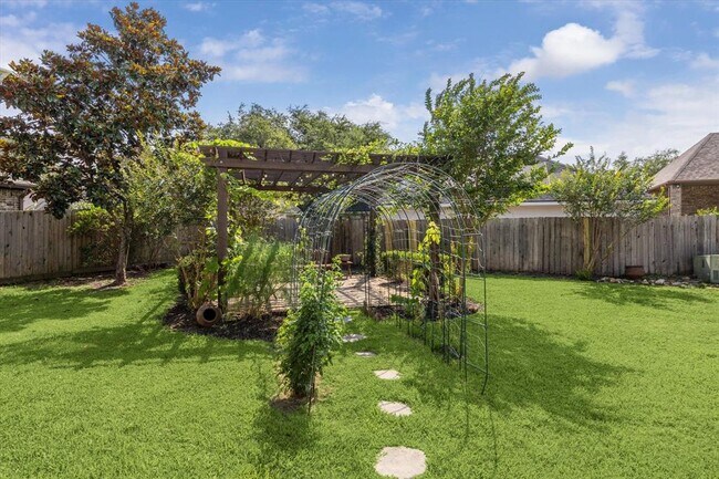 Building Photo - 15718 Starcreek Ln