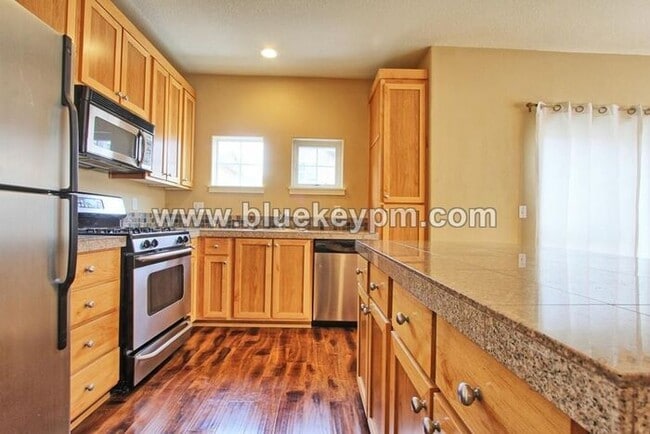 Building Photo - 2 Bed, 2.5 Bath Townhome at Woodhaven Crossing in Sherwood