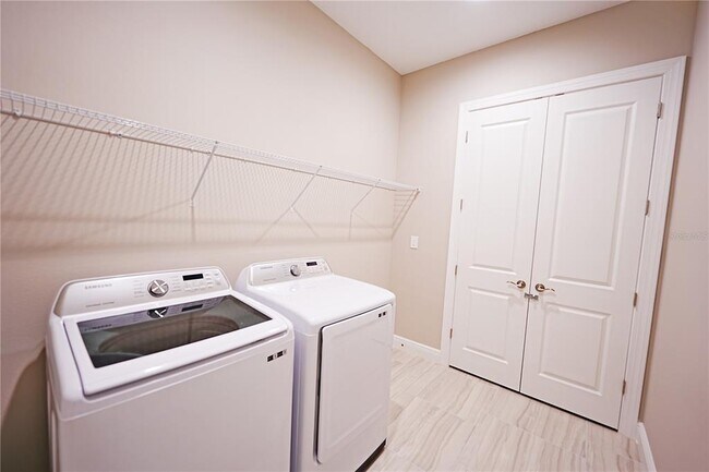 Building Photo - 9124 Bernini Pl
