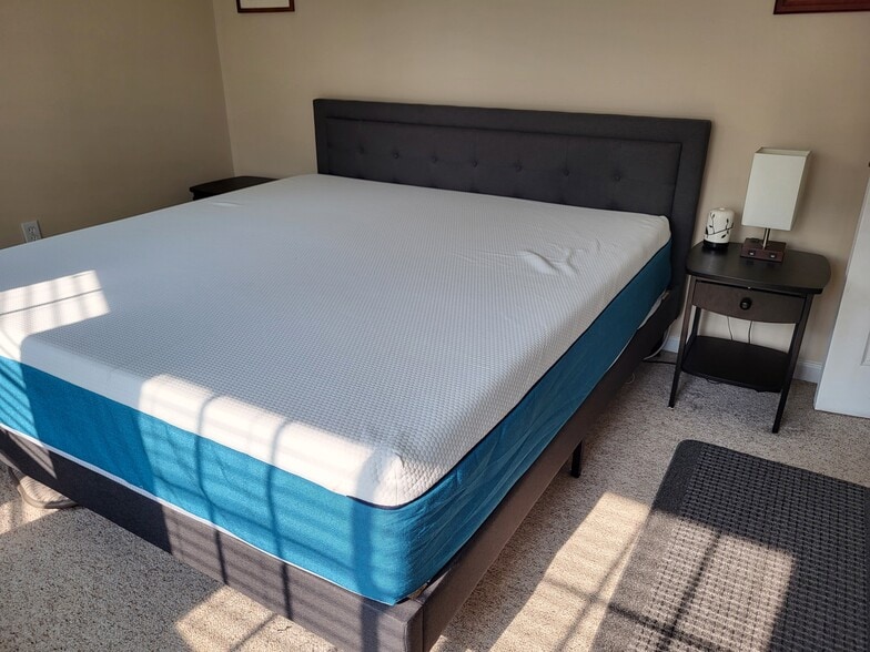 BR King Bed - 3804 Samuel Ave