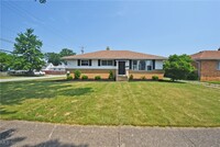Building Photo - 37 E Meadowlawn Blvd