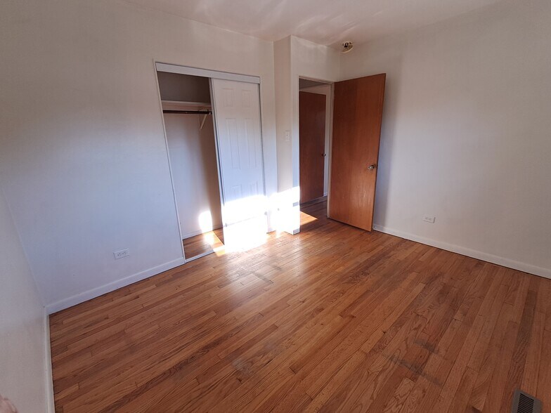 Building Photo - 1100 Hedgewood Dr