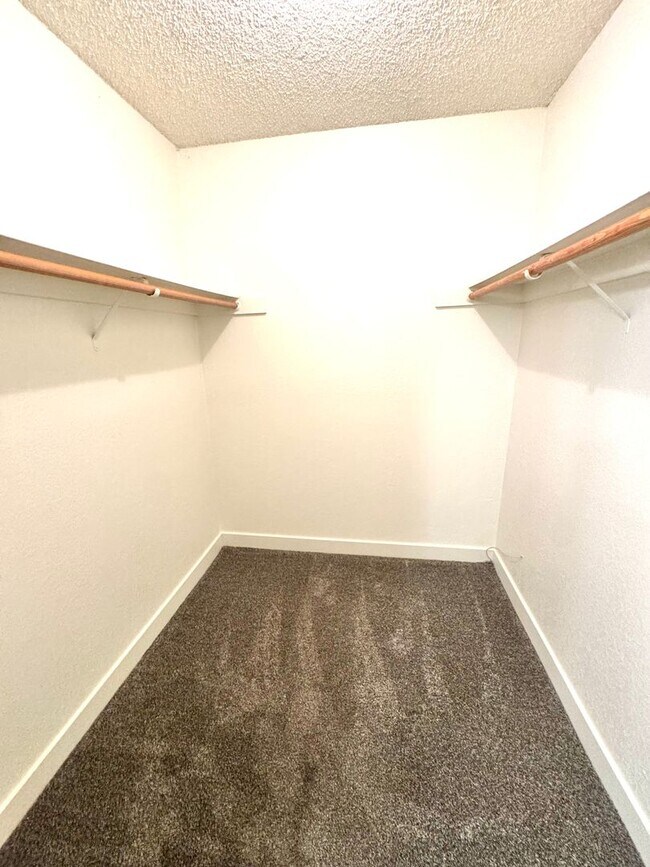 Building Photo - Beautiful Condo For Rent