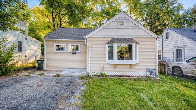Primary Photo - 327 Fairlawn Dr