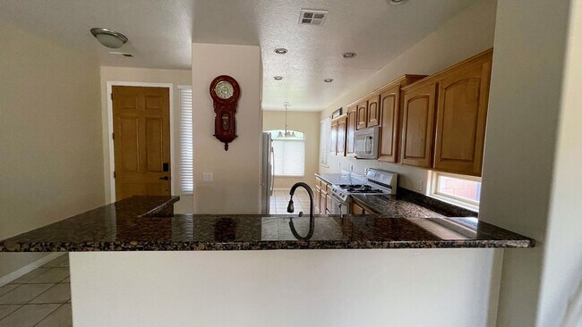 Building Photo - Beautiful 3 Bedroom Home in Coral Canyon!