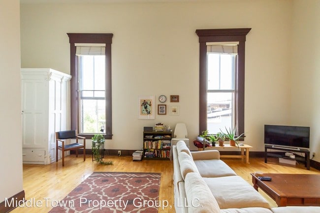 Building Photo - 120 S Walnut St