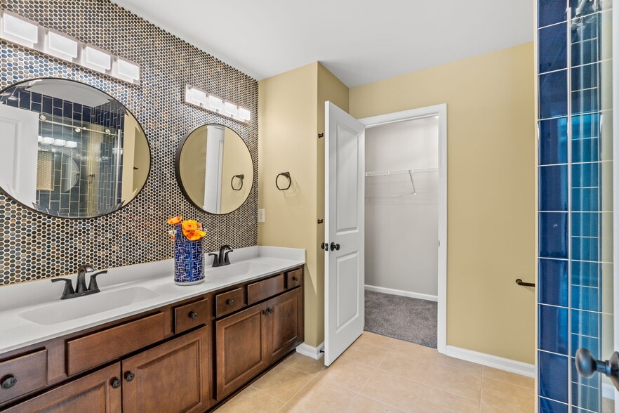 Master Bath - 257 Castle Dr