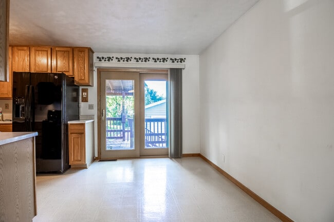 Building Photo - 738 Tinley Dr