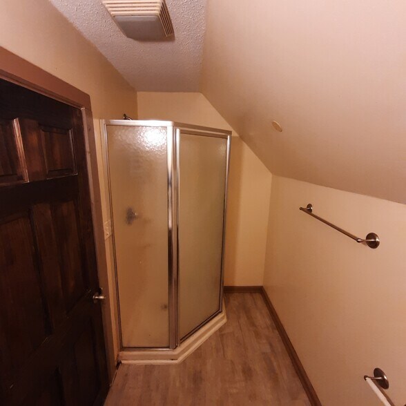 Bath #2 - 1512 S 6th St