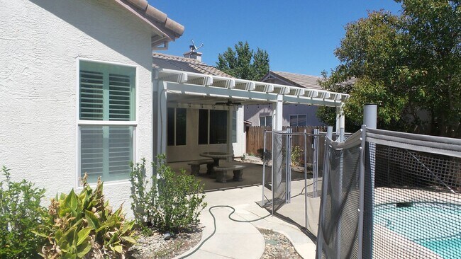 Building Photo - Vacation where your live!