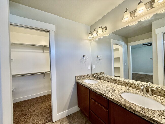 Building Photo - 6928 Village River Ln