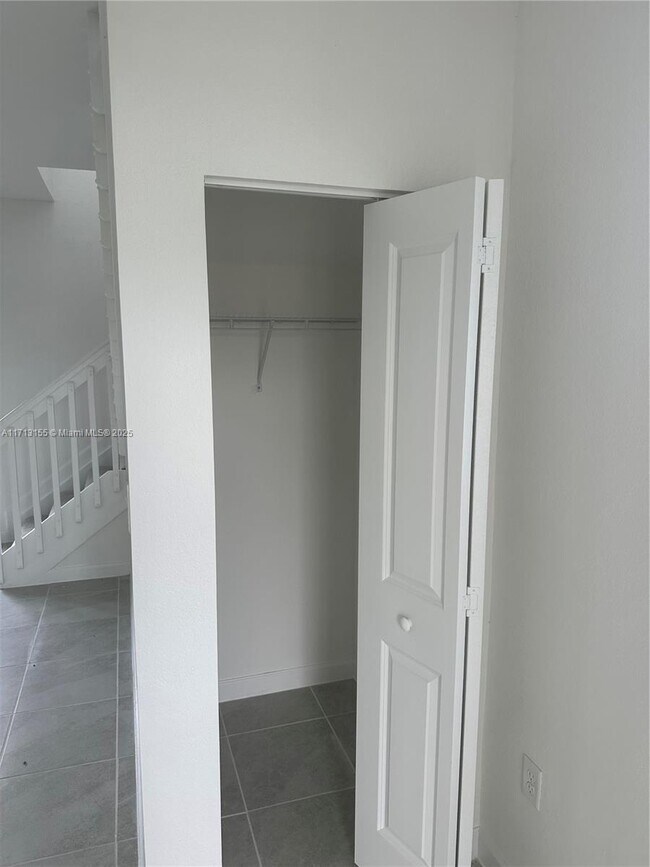 Building Photo - 2430 SE 24th St