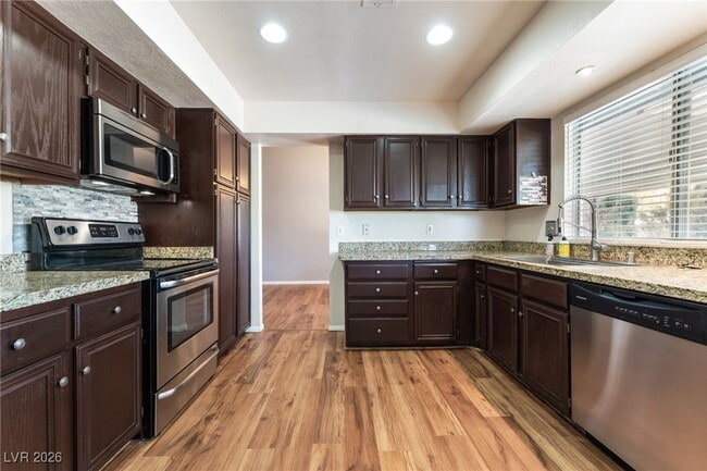 Building Photo - 8704 Isola Dr