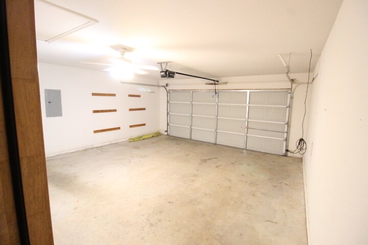 Building Photo - 620 Eastview Dr
