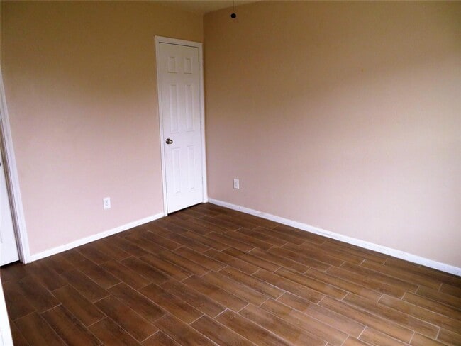 Building Photo - 5042 Blue Spruce Hill St