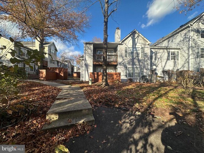 Building Photo - 11445 Deepwood Dr