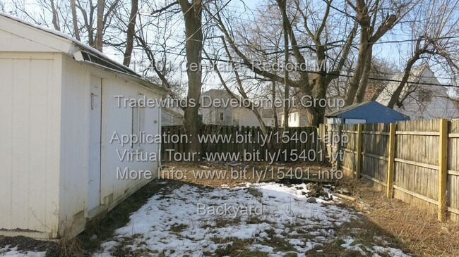 Building Photo - 15401 Centraila 4BR Home - New LVP Floors/Fresh Paint - Redford - 48239