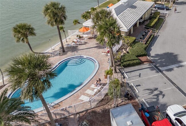 Building Photo - 4775 Cove Cir