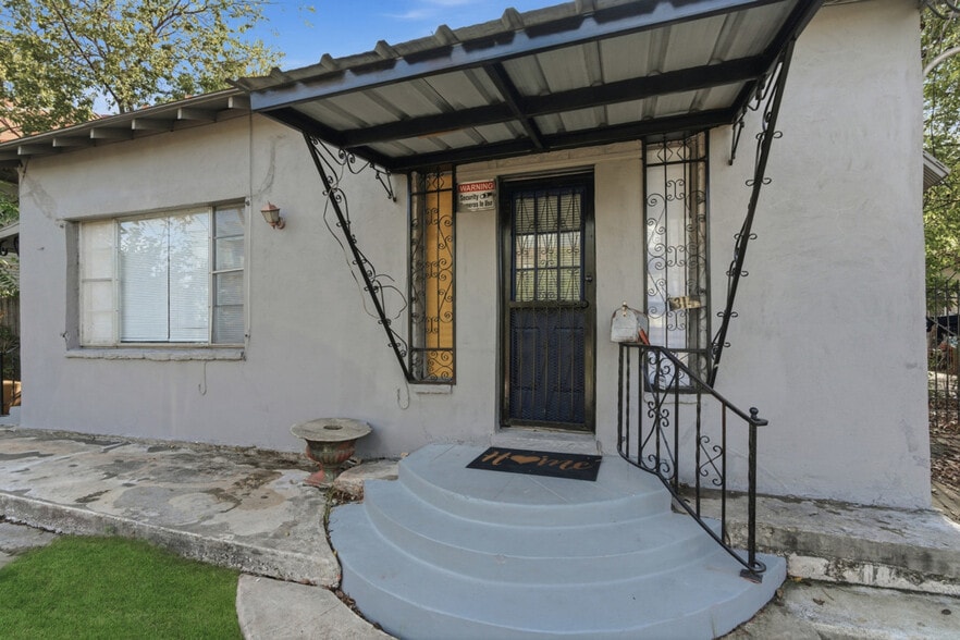 Building Photo - 314 West Cevallos-SI ID1363388P