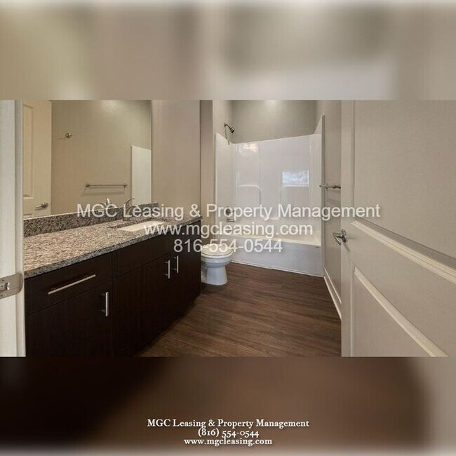 Building Photo - 2 Bedroom Luxury Apartment in the Northland of KCMO